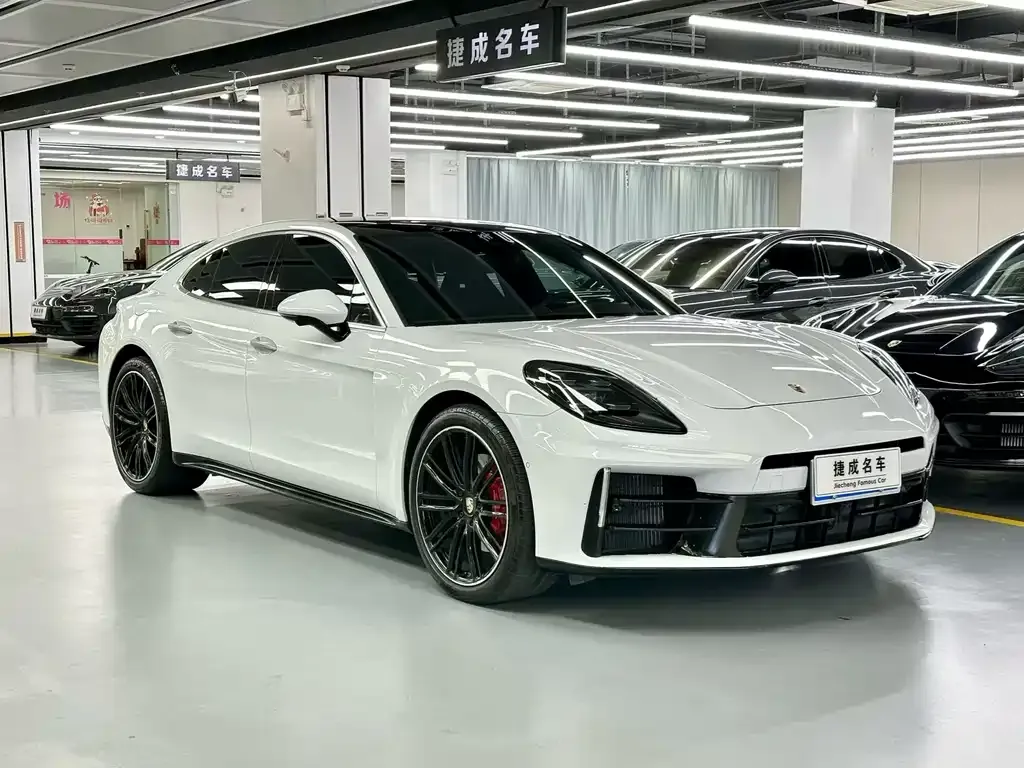 Porsche Panamera — фото 1