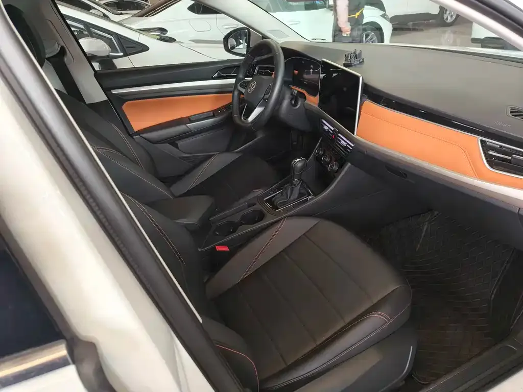 Volkswagen Bora 2024 из CN, фото 8