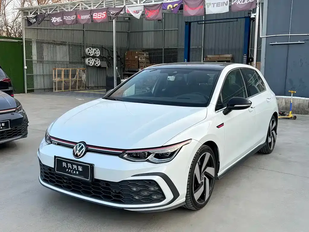 Volkswagen Golf GTI — фото 1