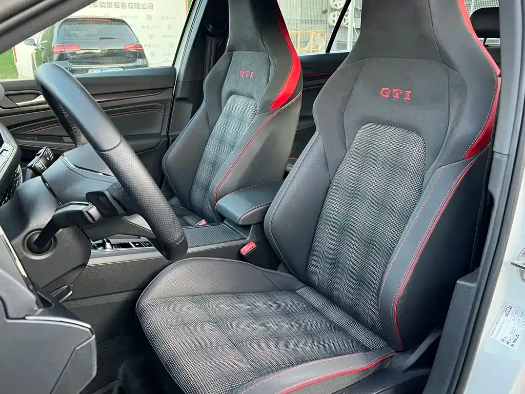 Volkswagen Golf GTI — фото 3