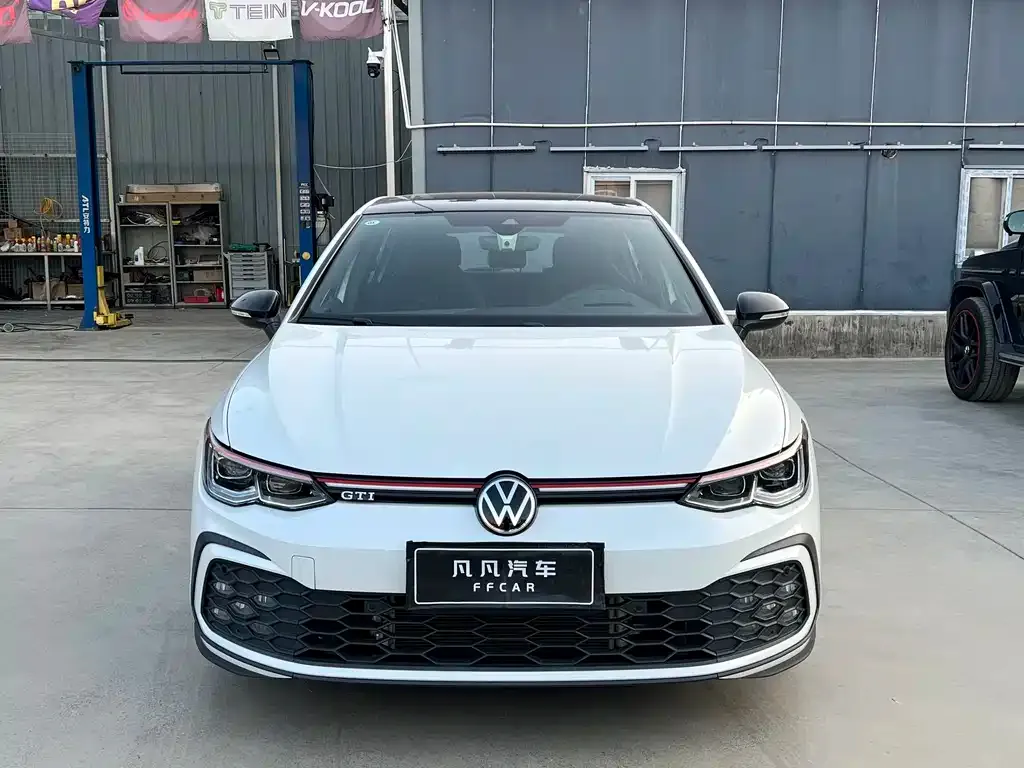 Volkswagen Golf GTI — фото 10
