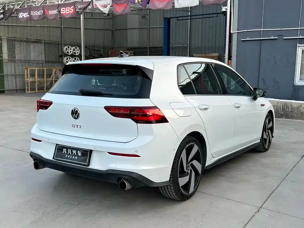 Volkswagen Golf GTI — фото 8