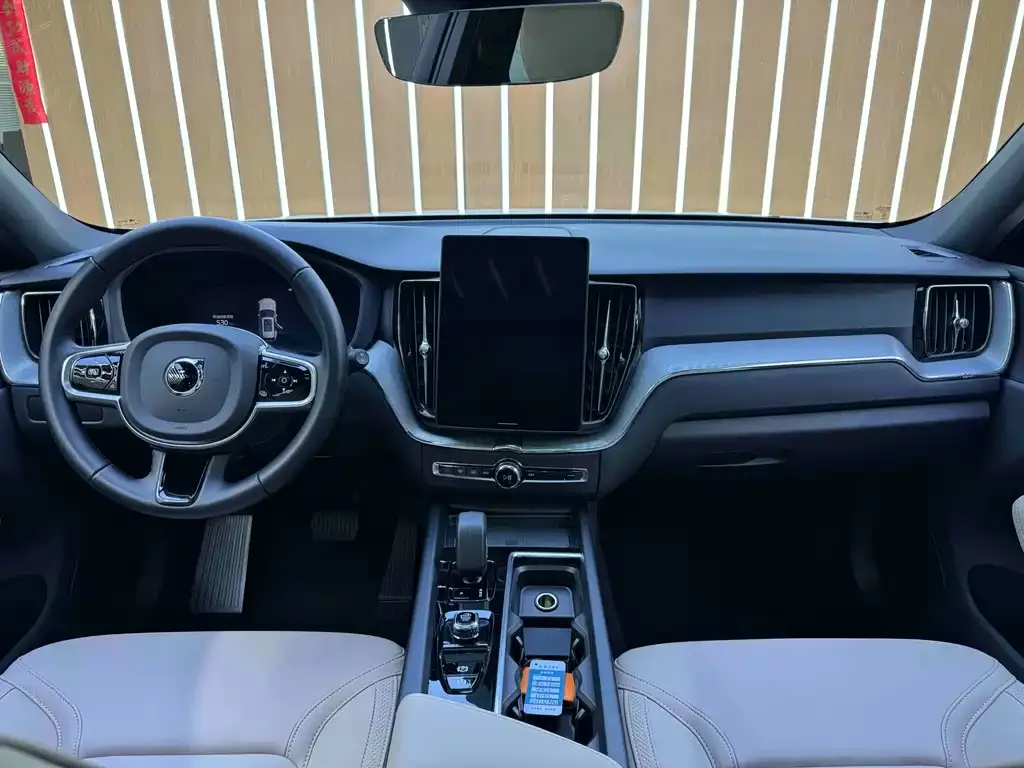 Volvo XC60 2025 из CN, фото 2