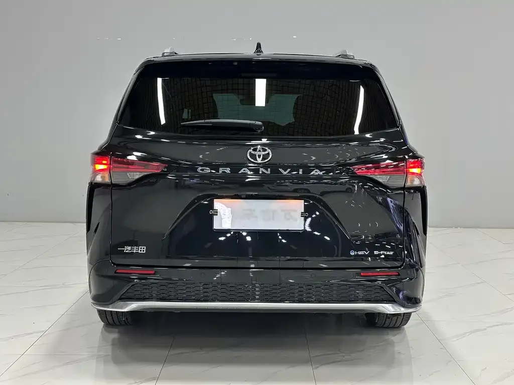 Toyota Granvia 2025 из CN, фото 6