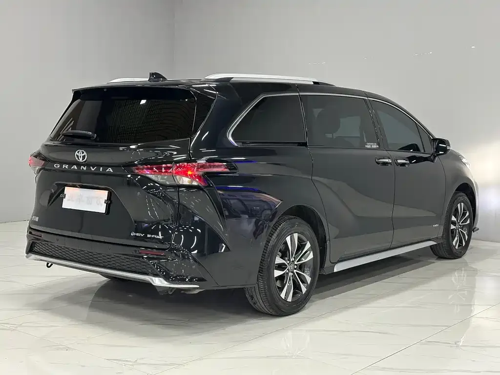 Toyota Granvia 2025 из CN, фото 3