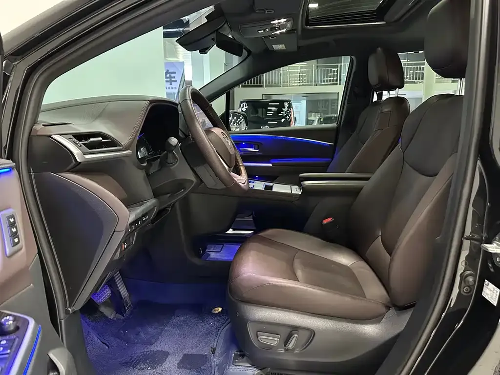 Toyota Granvia 2025 из CN, фото 10
