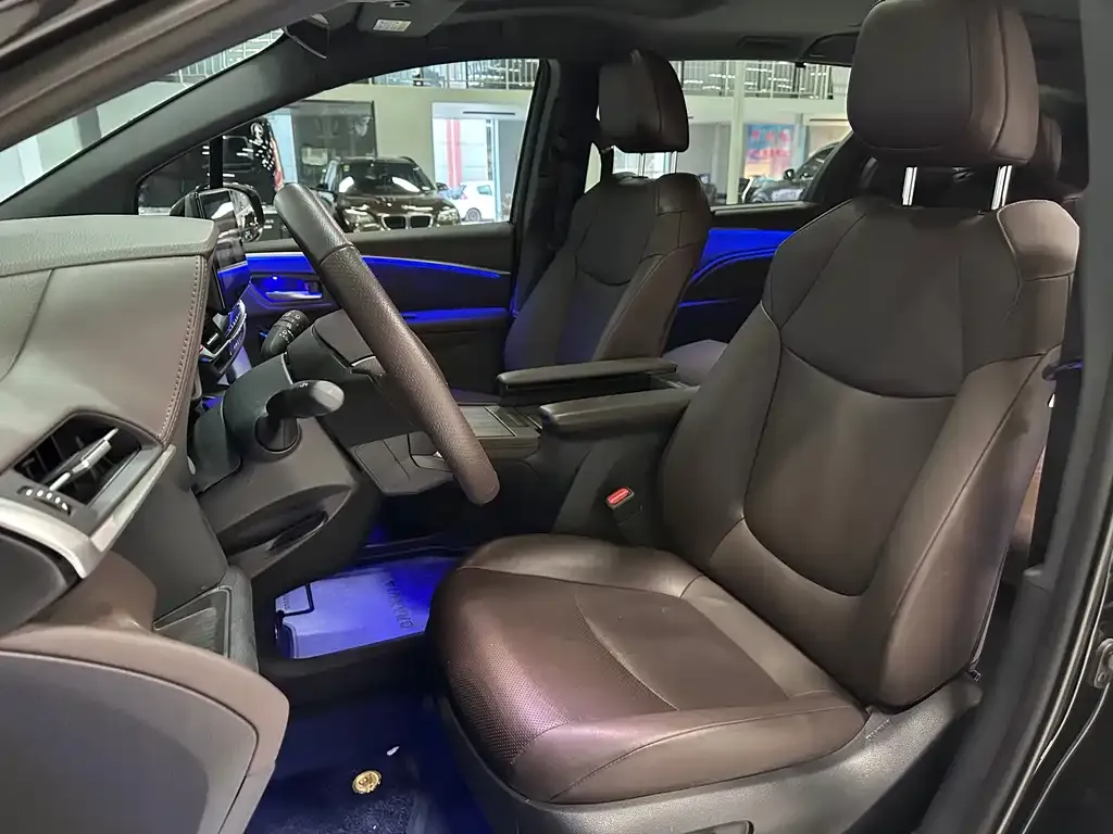 Toyota Granvia 2025 из CN, фото 7