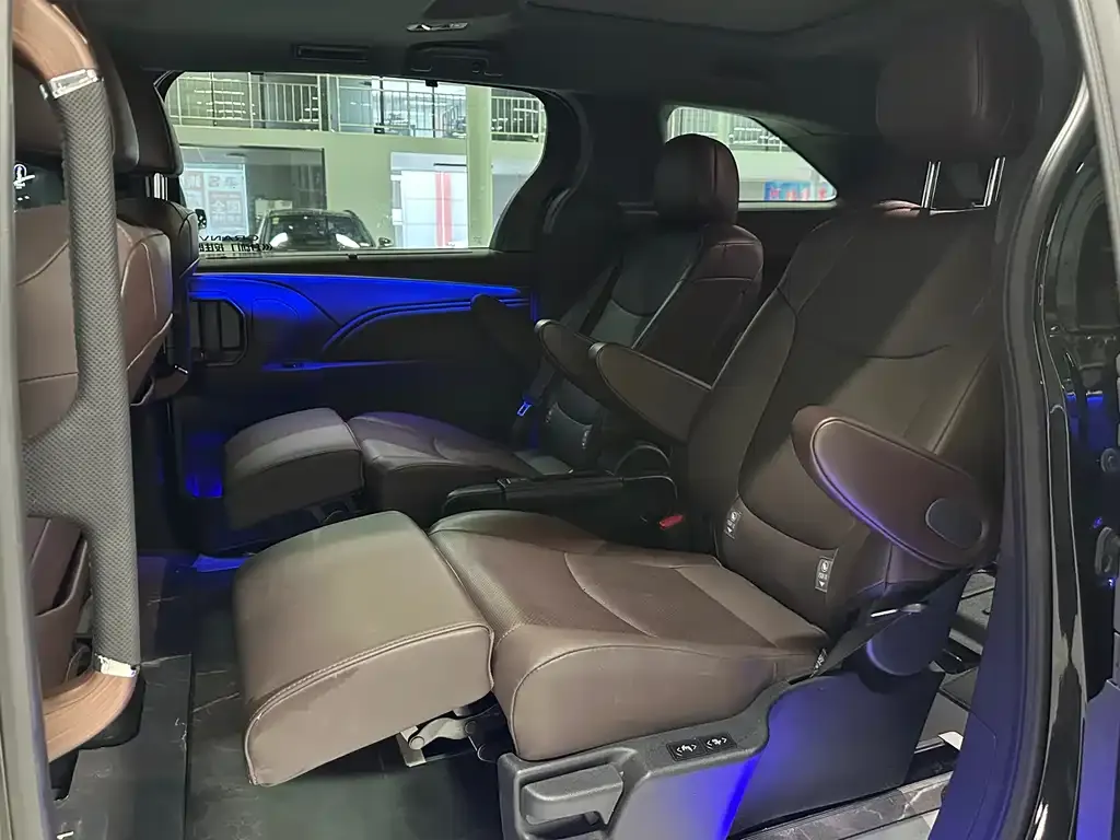 Toyota Granvia 2025 из CN, фото 5