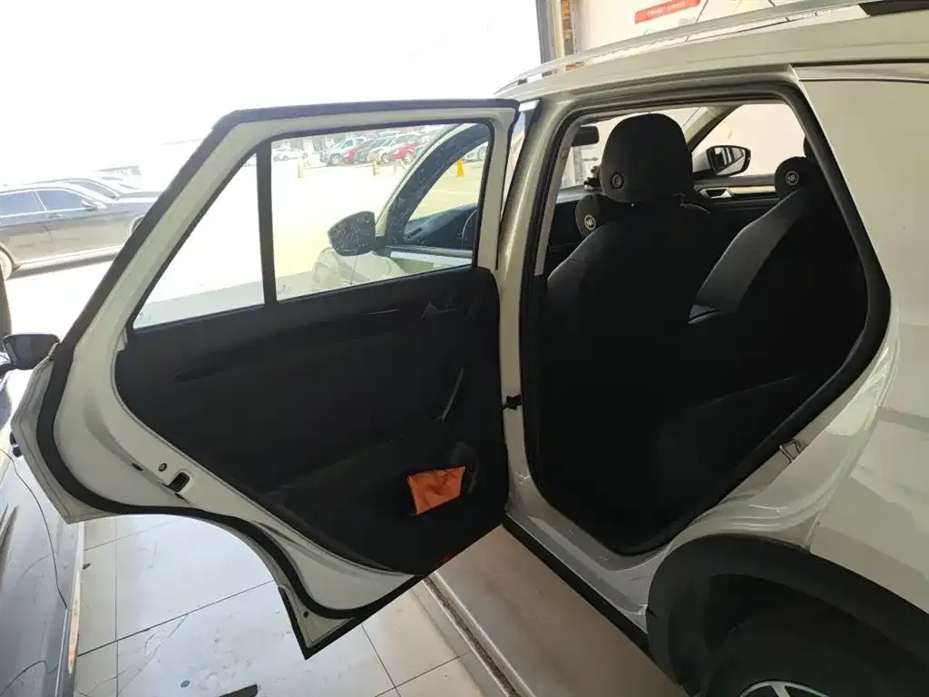 Volkswagen T-Roc 2023 из CN, фото 3