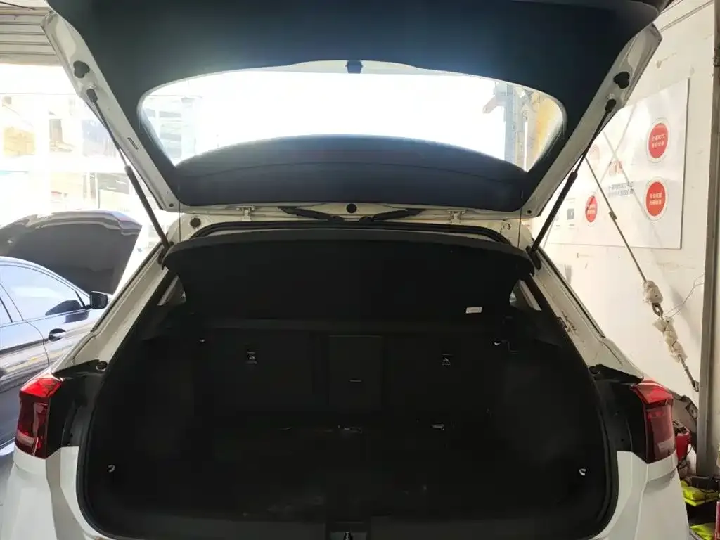 Volkswagen T-Roc 2023 из CN, фото 4