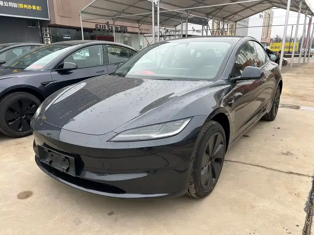 Tesla Model 3 — фото 1