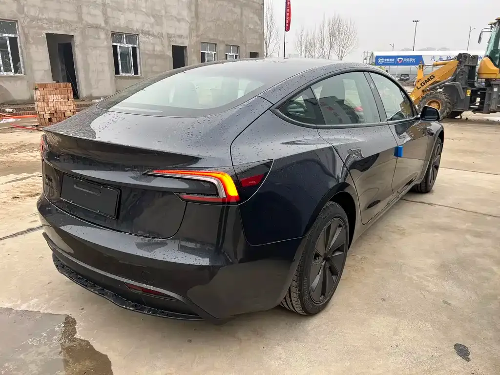 Tesla Model 3 — фото 3