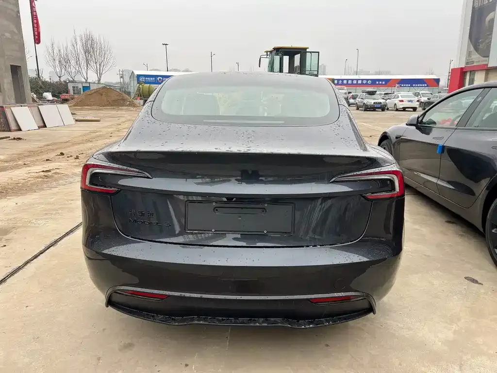 Tesla Model 3 — фото 4
