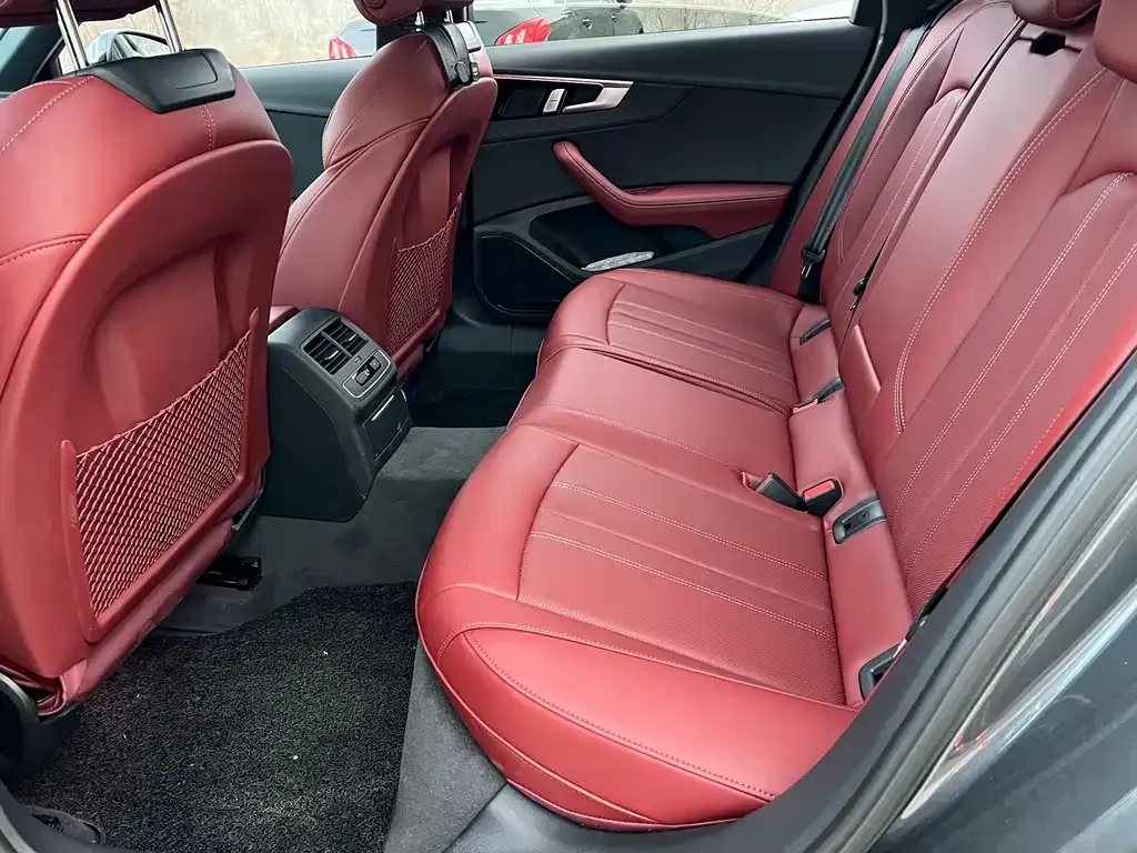 Audi A4L 2024 из CN, фото 7