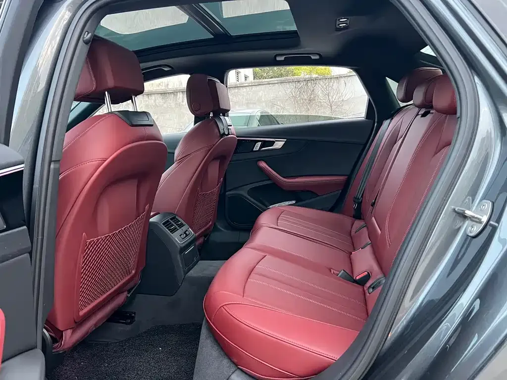 Audi A4L 2024 из CN, фото 8