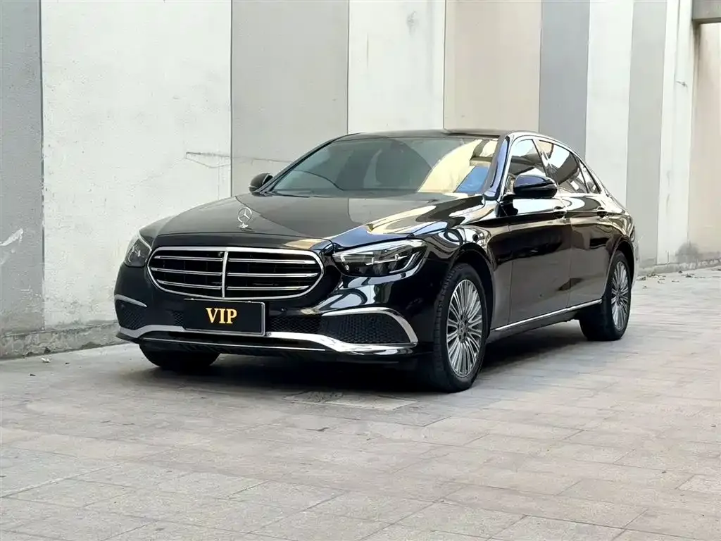 Mercedes-Benz E-Class — фото 1