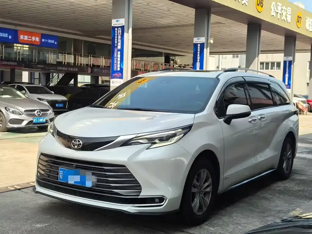 Toyota Sienna 2024 из CN, фото 1
