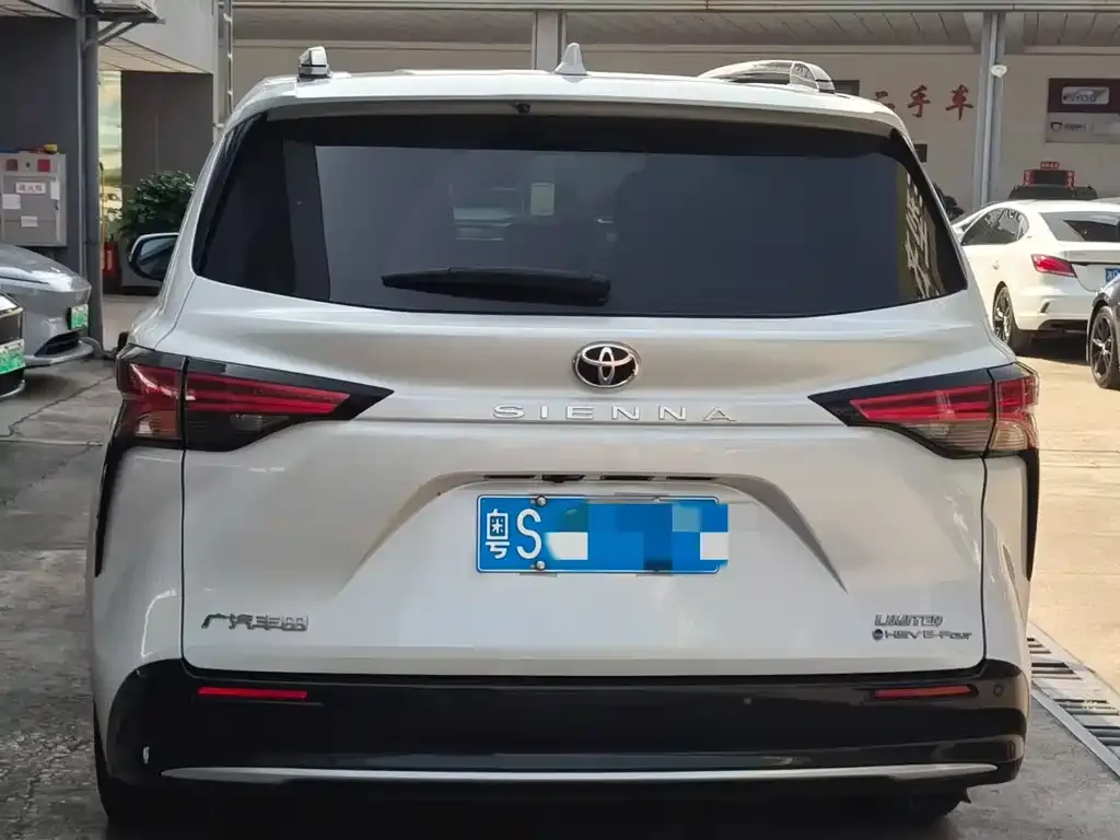 Toyota Sienna 2024 из CN, фото 7