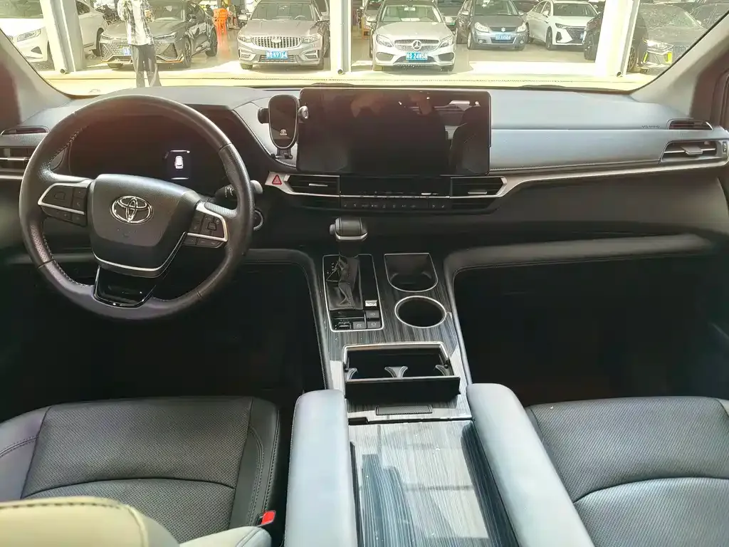 Toyota Sienna 2024 из CN, фото 5