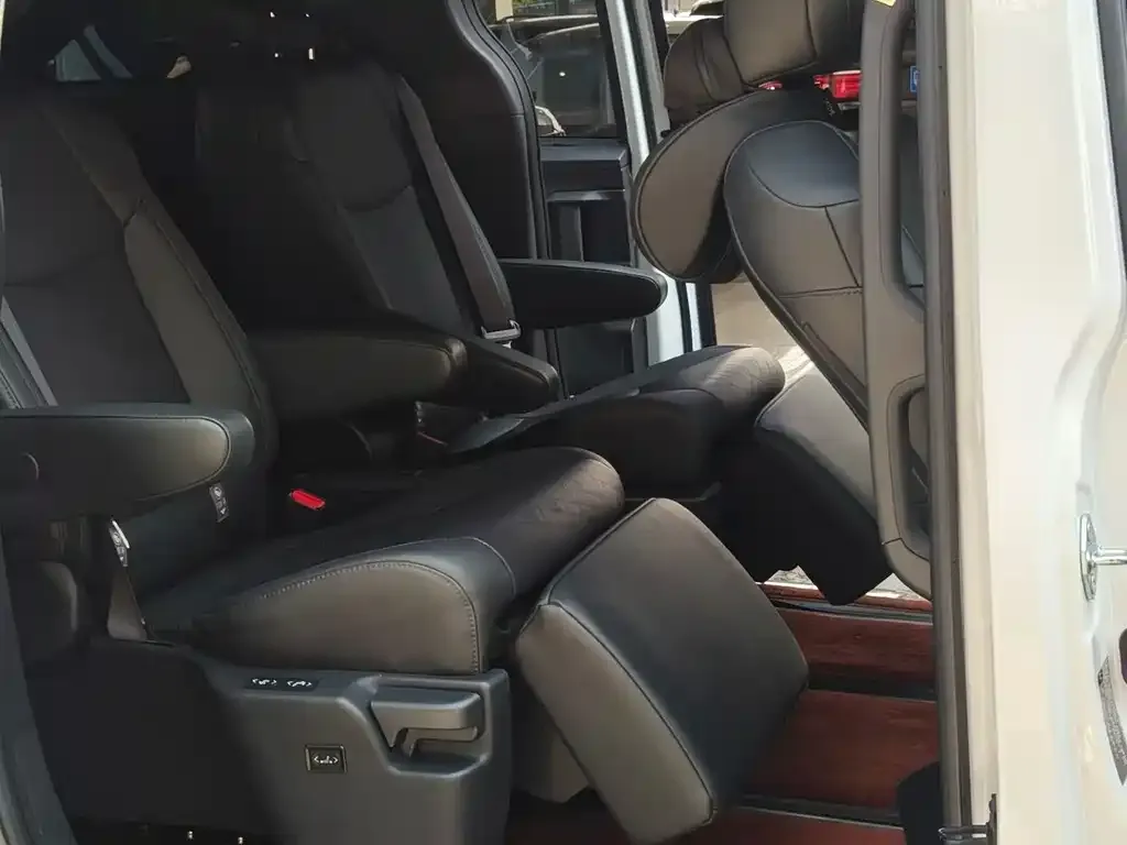 Toyota Sienna 2024 из CN, фото 3