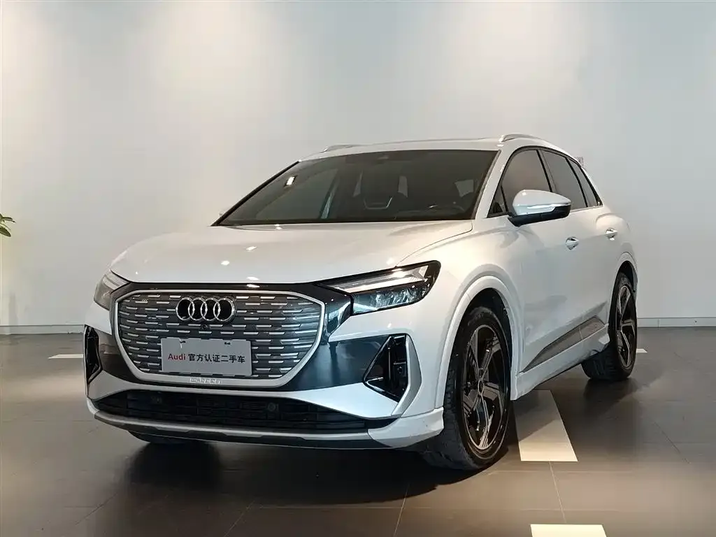 Audi Q4 e-tron — фото 1