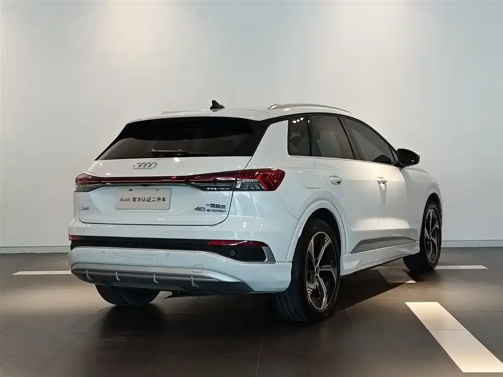 Audi Q4 e-tron — фото 3