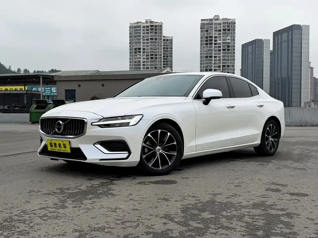 Volvo S60 — фото 1