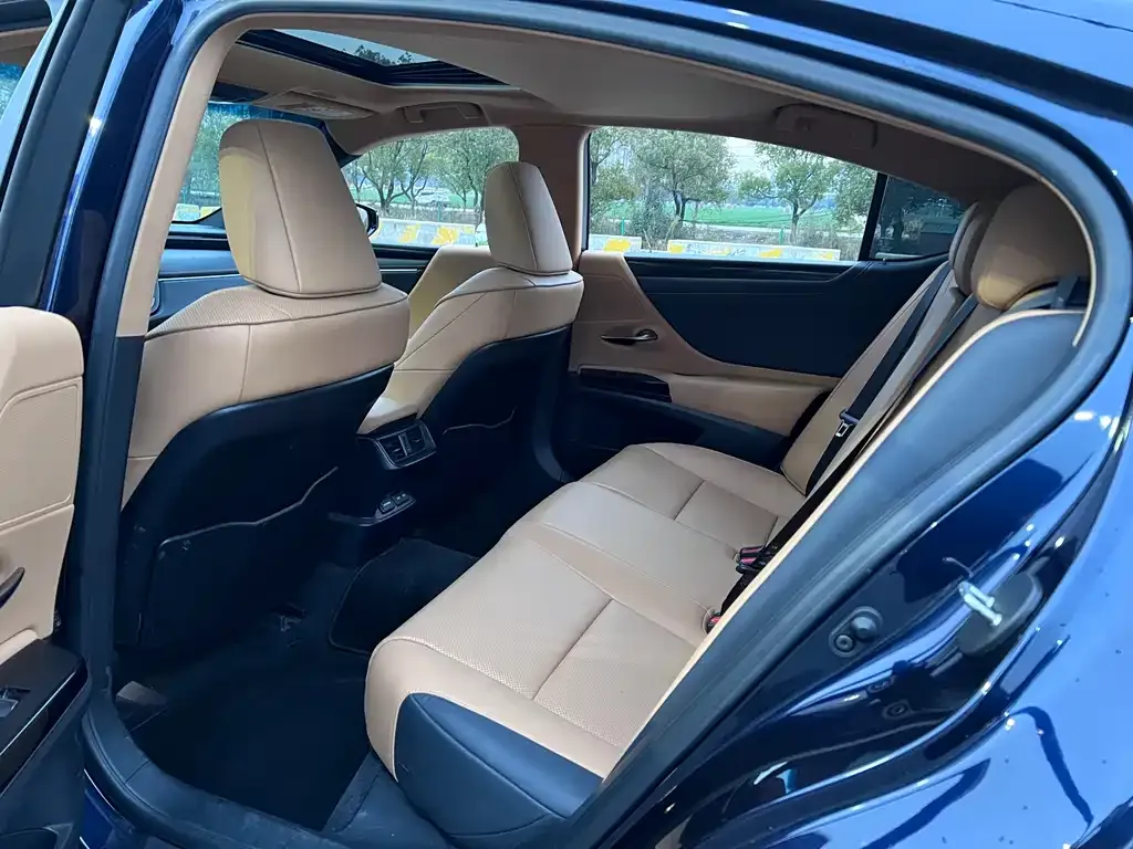 Lexus ES 2023 из CN, фото 9
