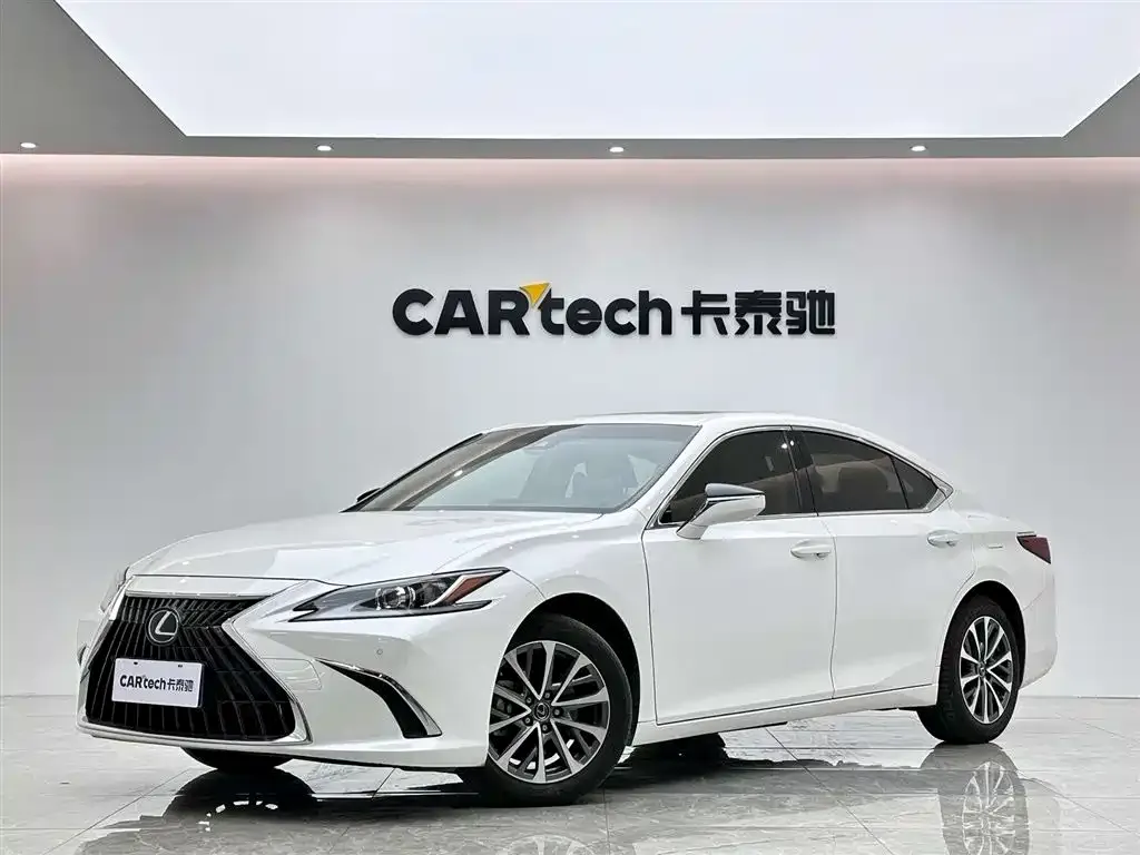 Lexus ES — фото 1