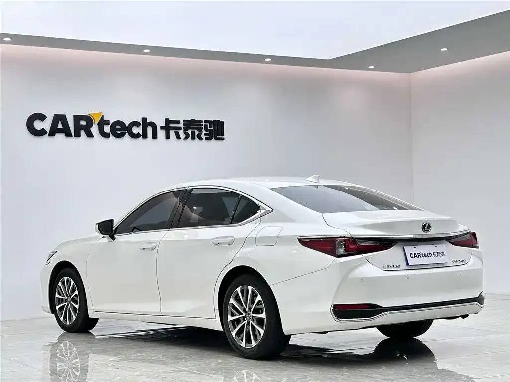 Lexus ES — фото 5
