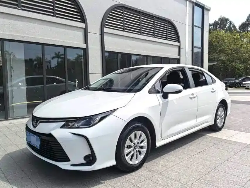 Toyota Corolla — фото 1