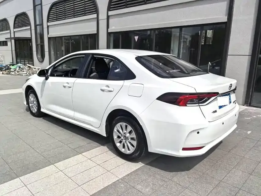 Toyota Corolla — фото 5