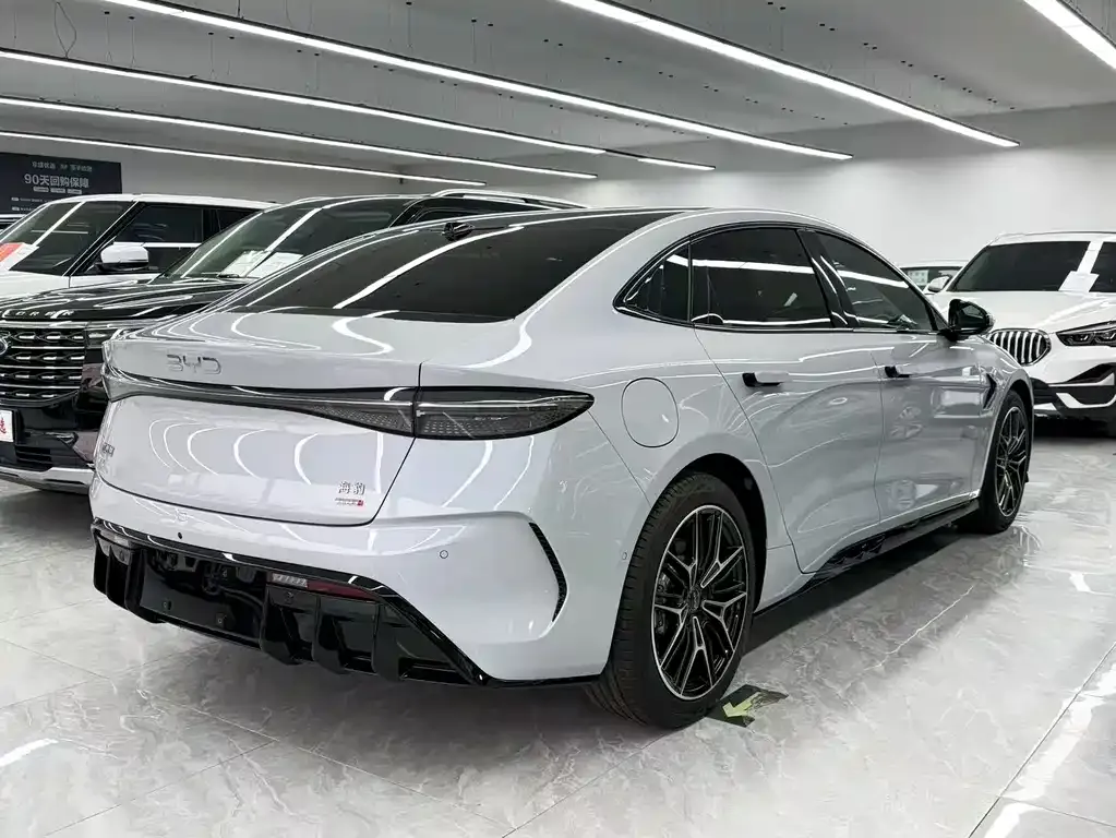 BYD Seal — фото 3