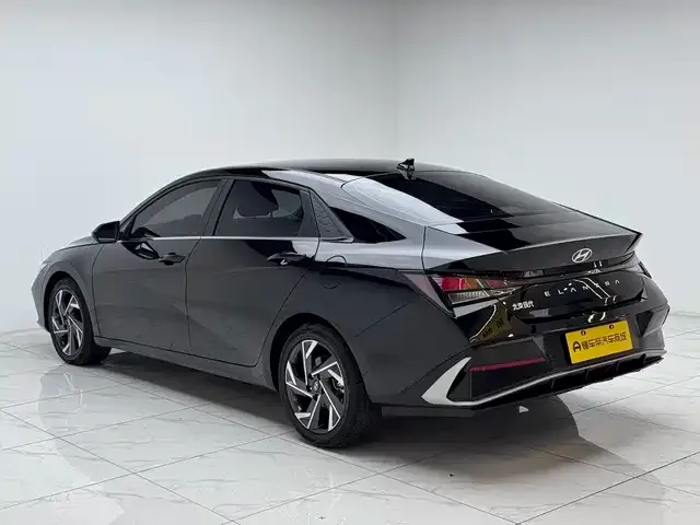 Hyundai Elantra — фото 9