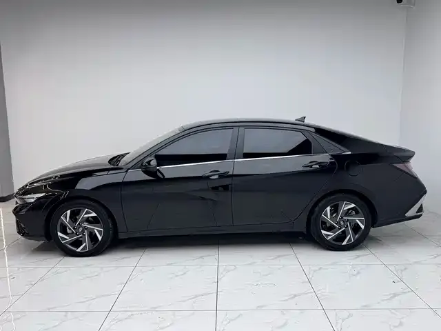 Hyundai Elantra — фото 6