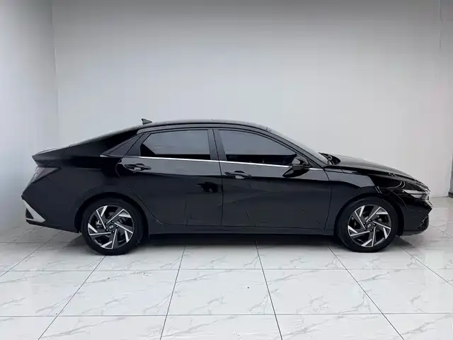 Hyundai Elantra — фото 7