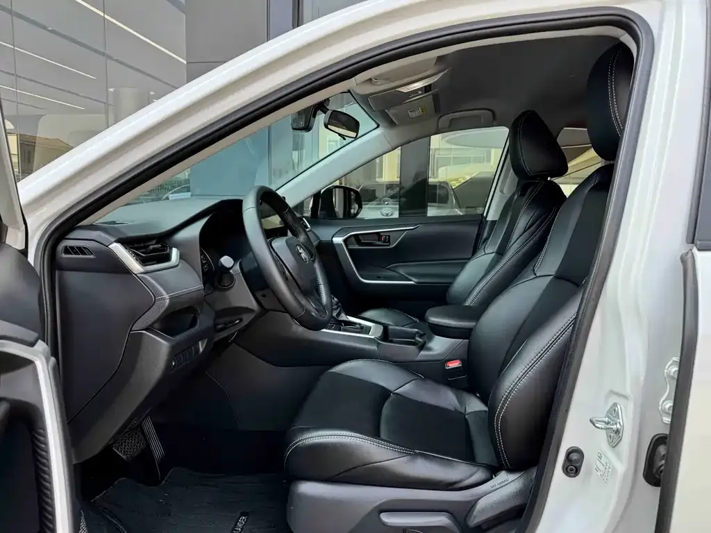 Toyota Wildlander 2024 из CN, фото 2