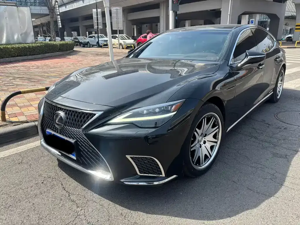 Lexus LS — фото 1