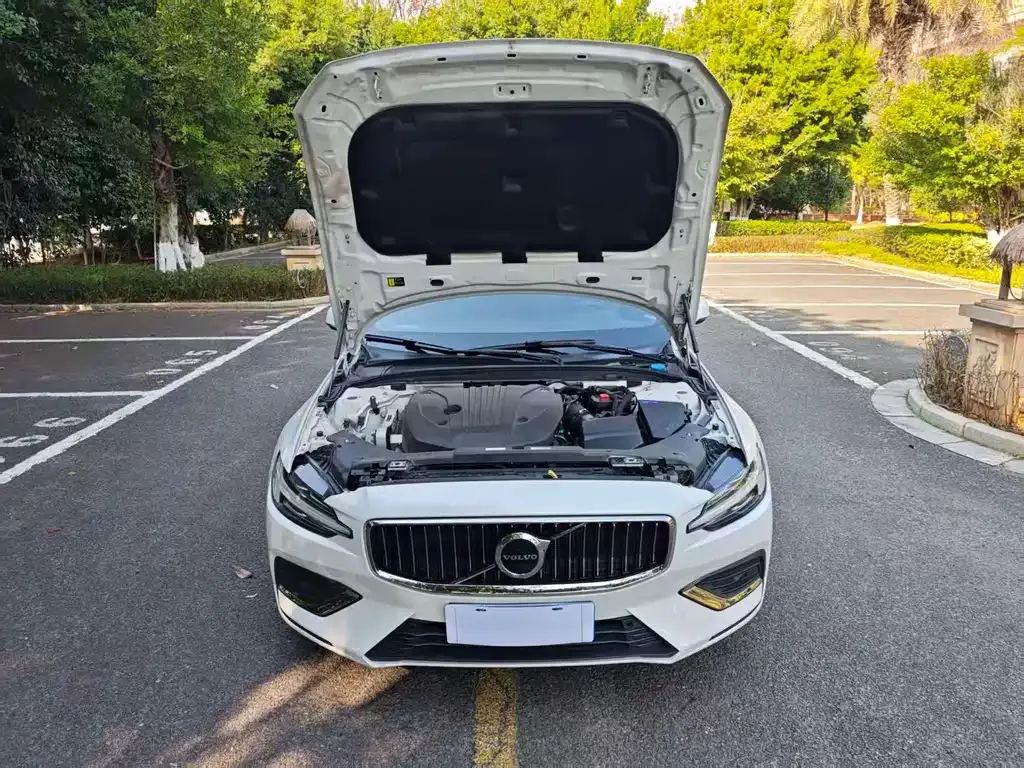 Volvo S60 2023 из CN, фото 4