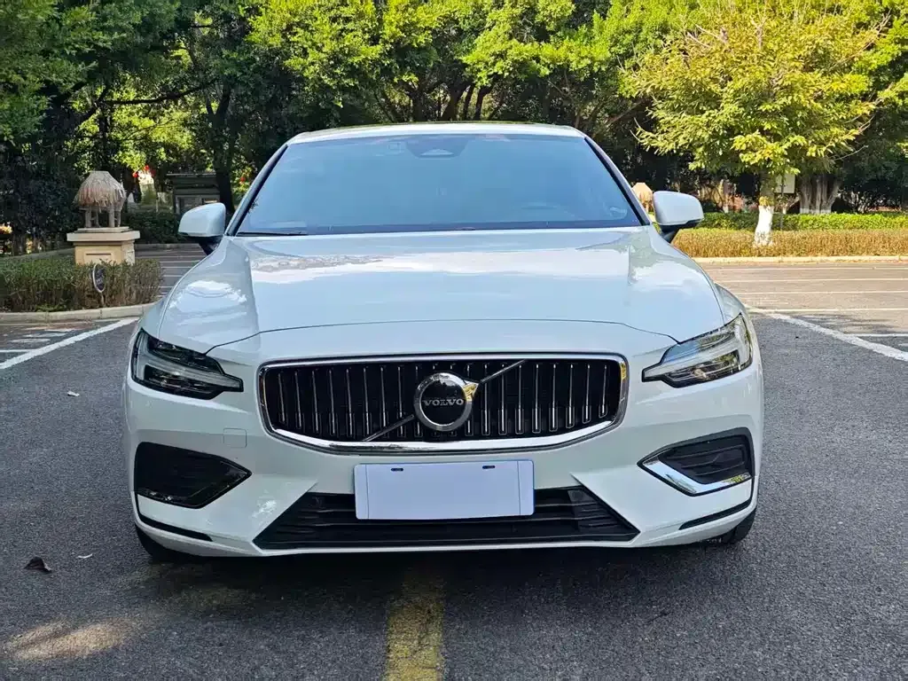 Volvo S60 2023 из CN, фото 10