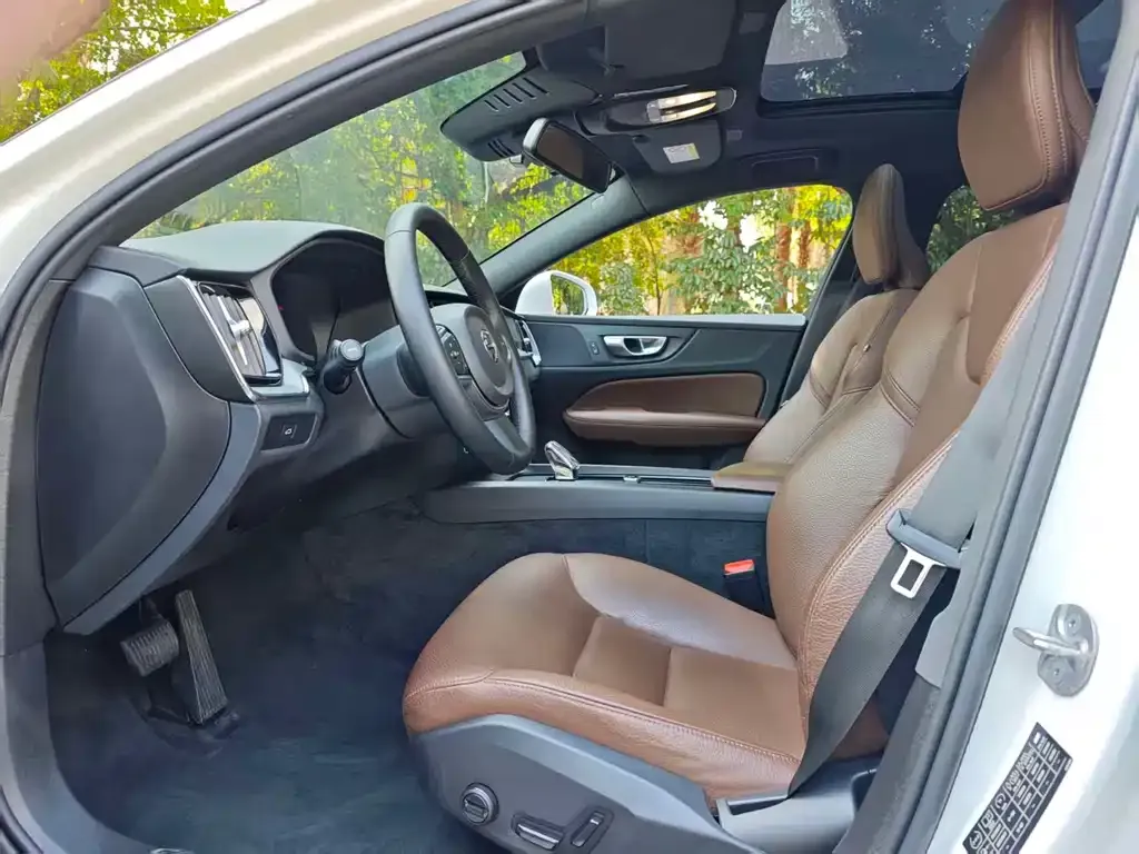Volvo S60 2023 из CN, фото 8