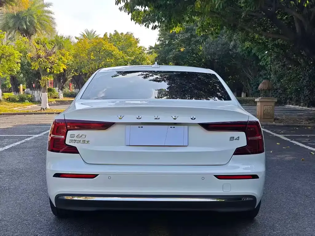 Volvo S60 2023 из CN, фото 6