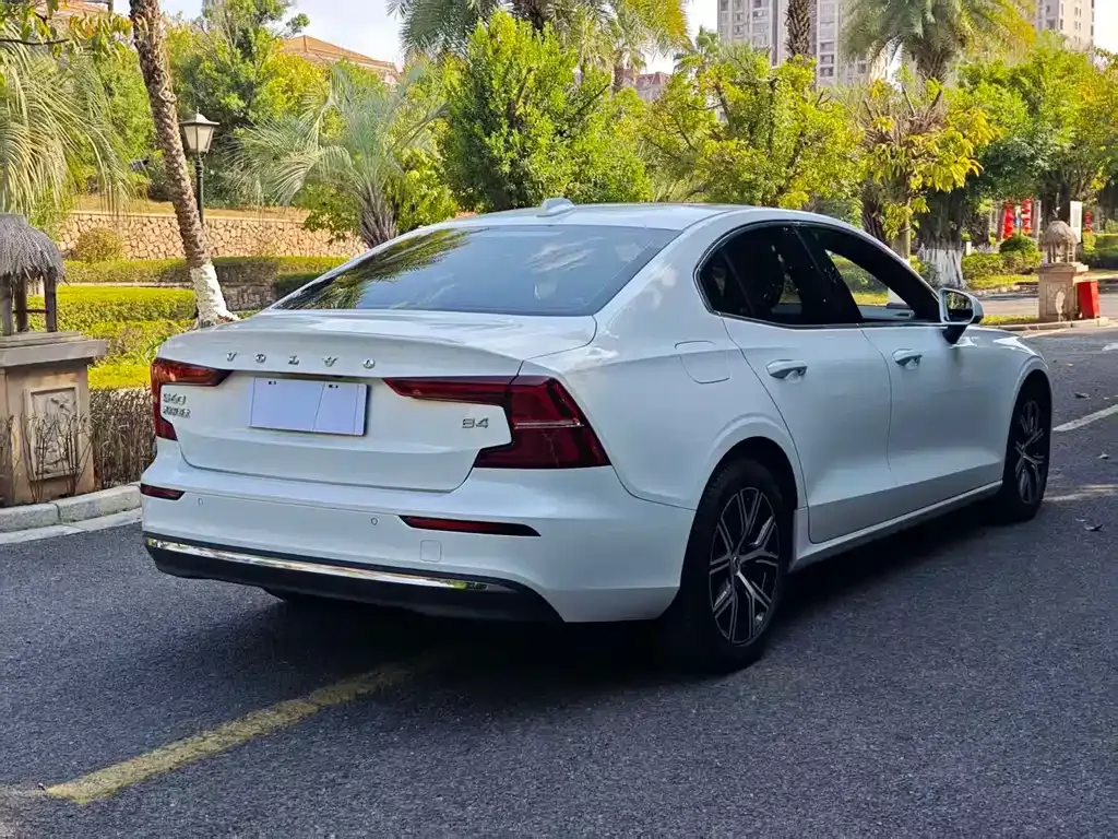 Volvo S60 2023 из CN, фото 5