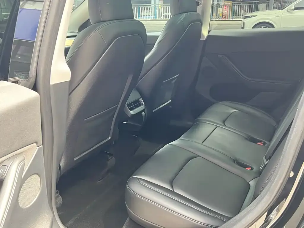 Tesla Model Y 2023 из CN, фото 4