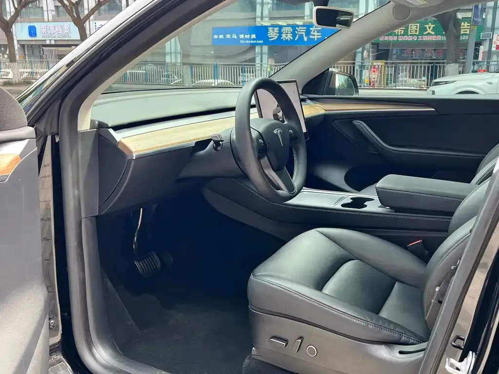 Tesla Model Y 2023 из CN, фото 10