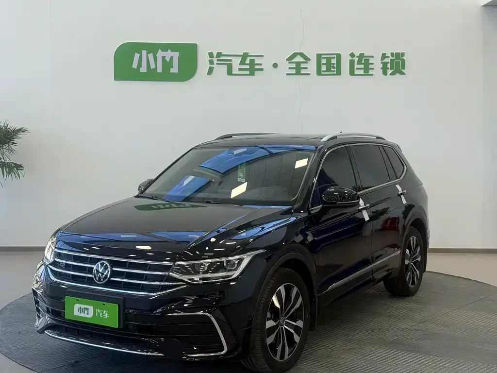 Volkswagen Tiguan L — фото 1