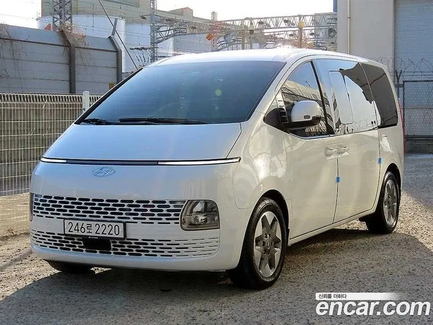 Hyundai Staria — фото 1