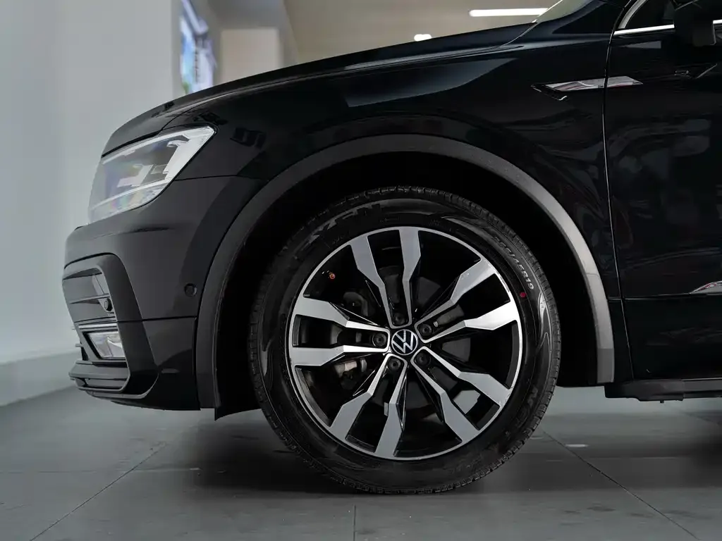 Volkswagen Tiguan L 2021 из CN, фото 8