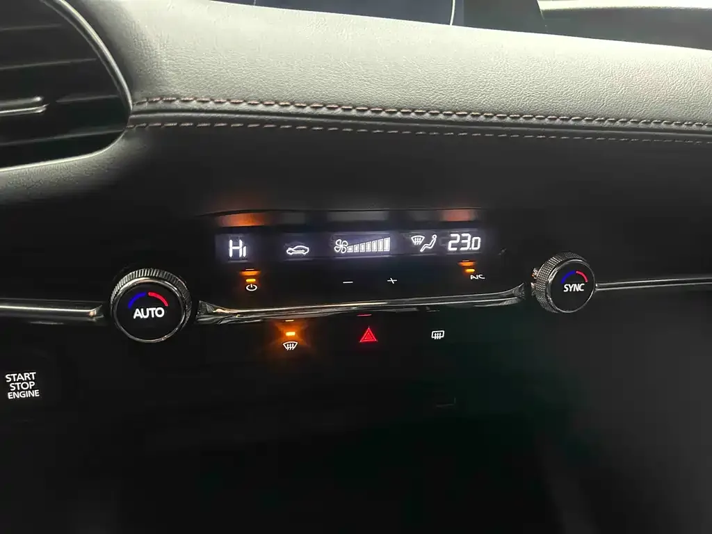 Mazda 3 Axela 2024 из CN, фото 2