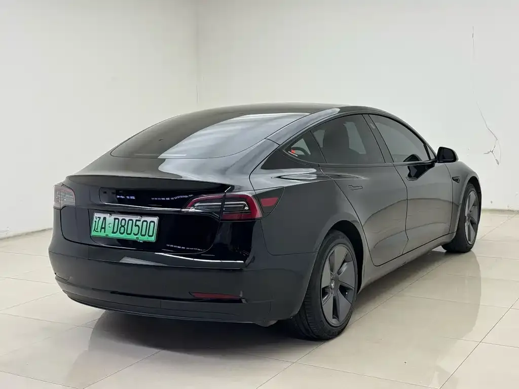 Tesla Model 3 — фото 3